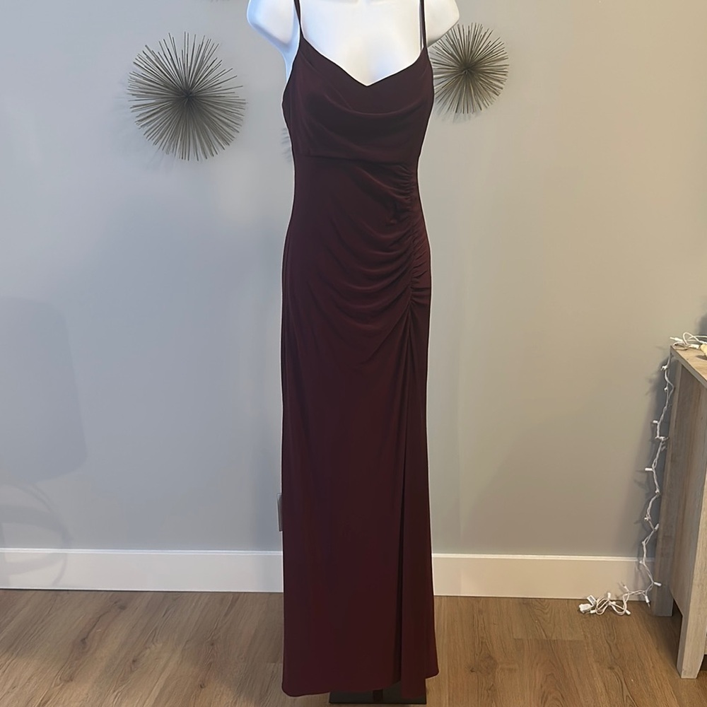 Elegant Burgundy Evening Dress​